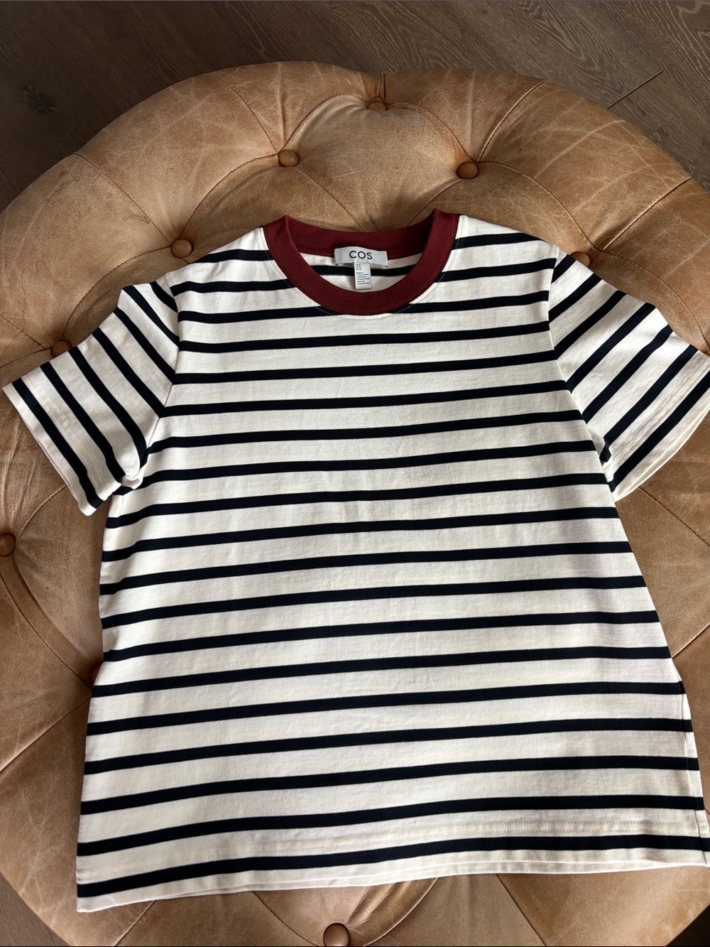 COS Black & White/Off-White Striped Tee with Burgundy Collar Size M